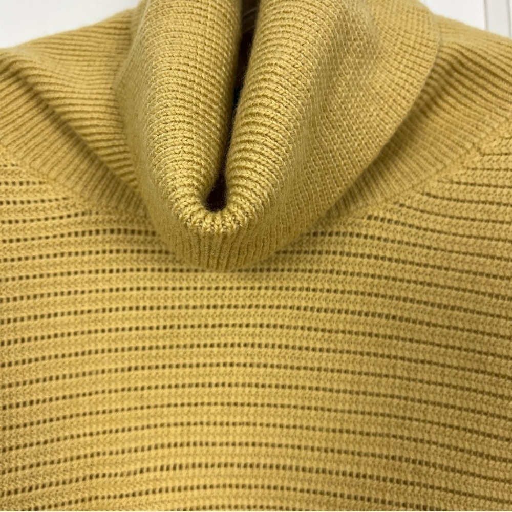 Wilfred Free Aritzia | Naomi Cropped 100% Merino Wool  Sweater Size Medium - Picture 2 of 7